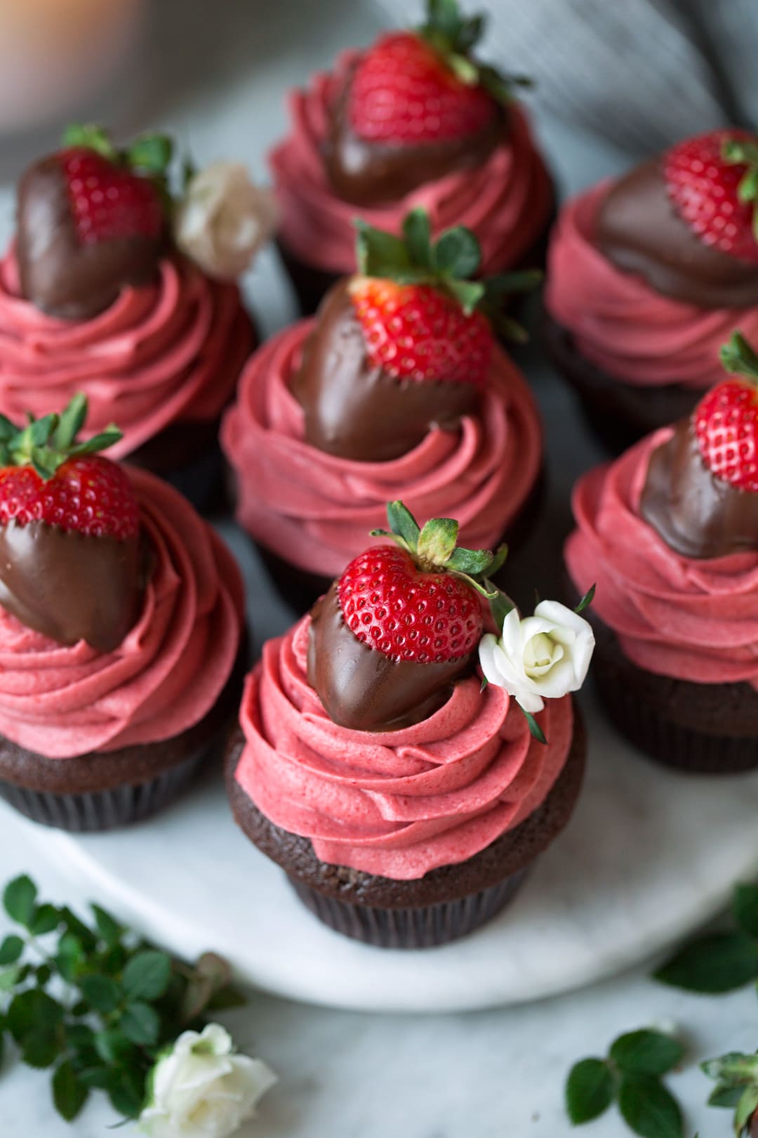 Chocolate Covered Strawberry Cupcakes Chocolate Covered Strawberry Cupcakes