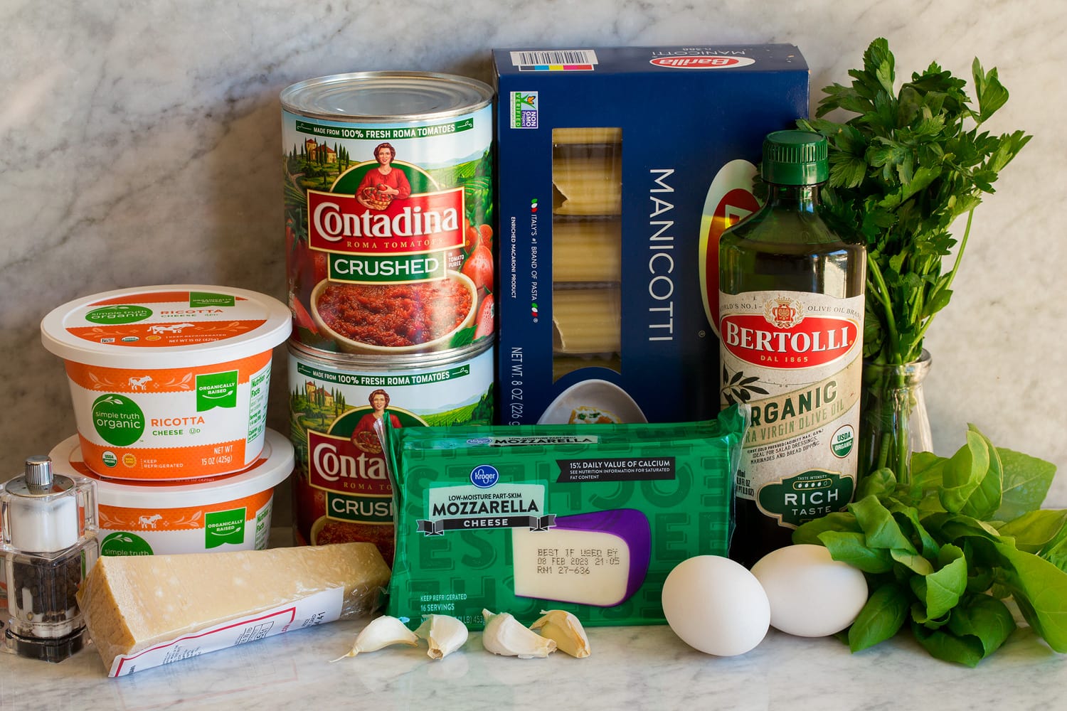 Manicotti Ingredients needed to make manicotti.