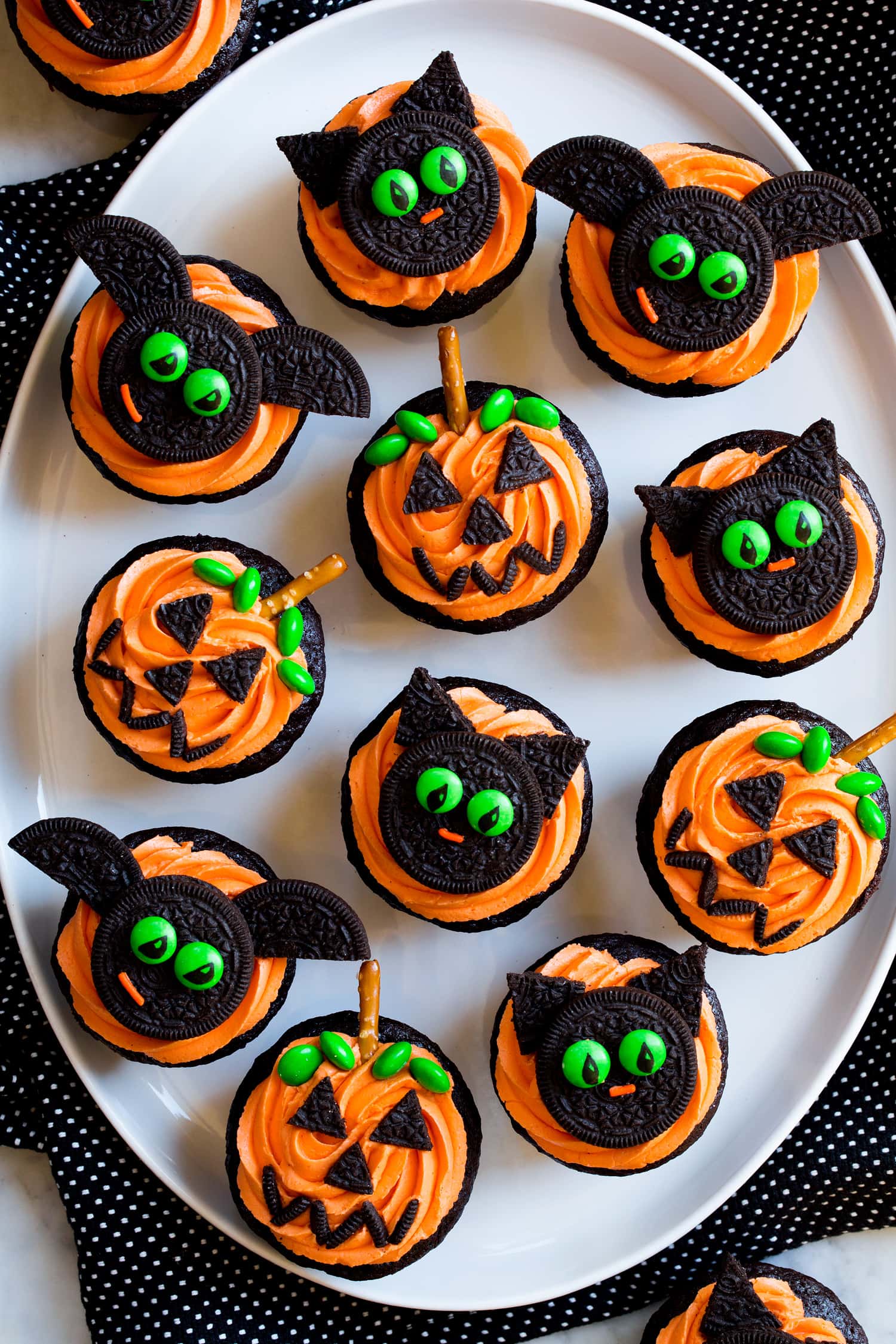 Halloween Cupcakes Halloween cupcakes decorated as pumpkins, bats and cats.