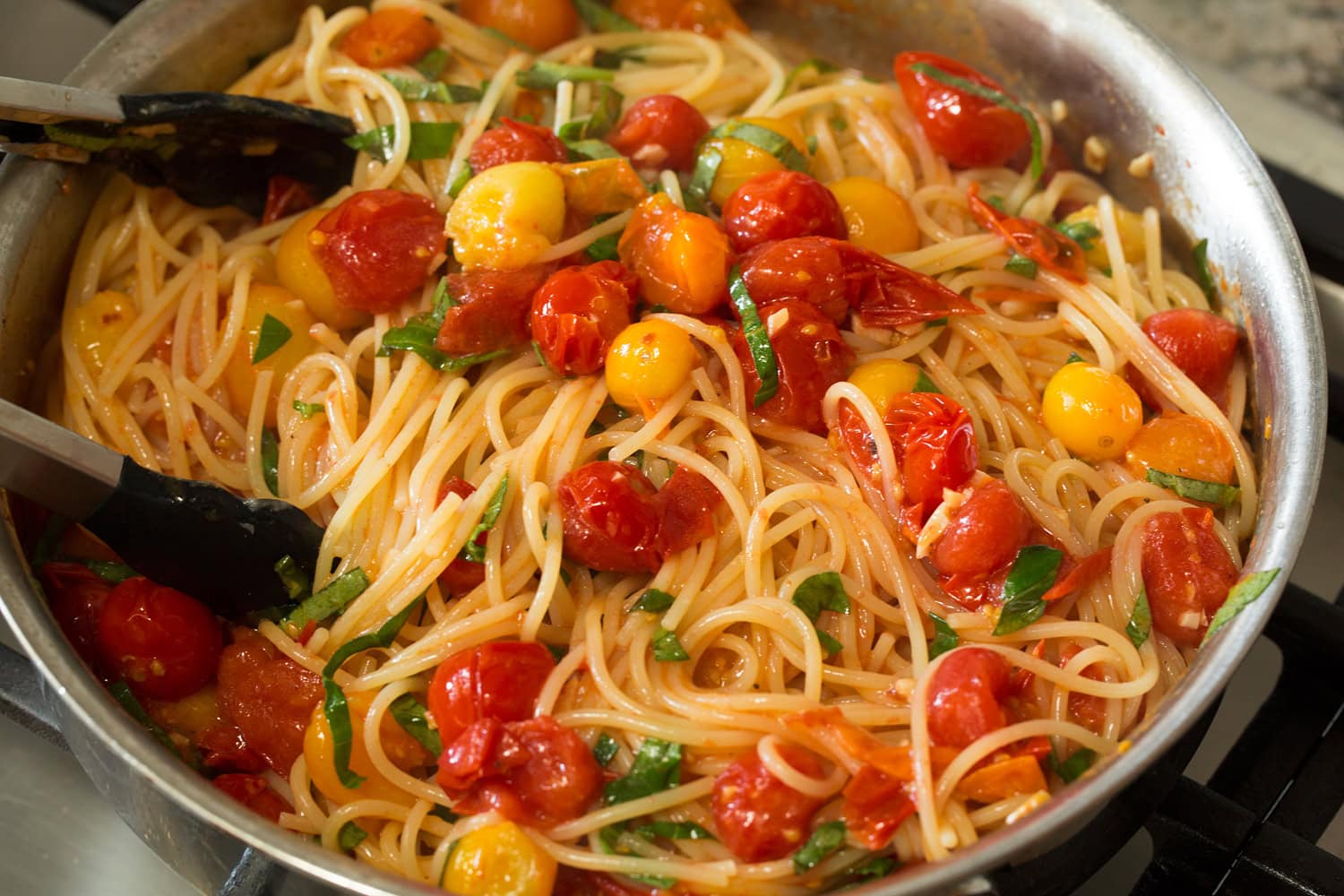 Cherry Tomato Pasta Completed cherry tomato pasta.